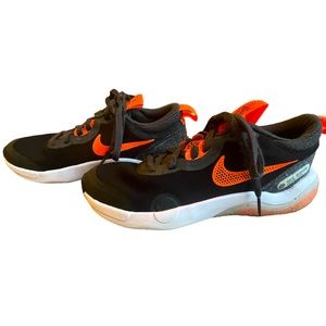 Nike boys size 4Y sneaker. Great condition…worn only a few times!